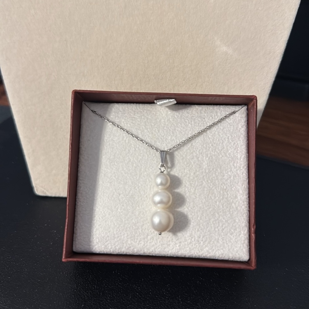 Faux Pearl Necklace - Picture 3 of 3